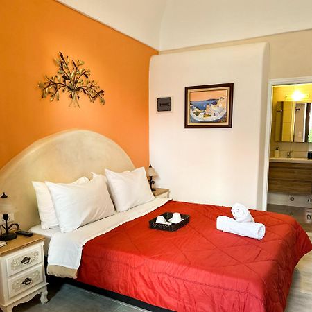 Pansion Zaharoula Hotel Fira  Exterior photo