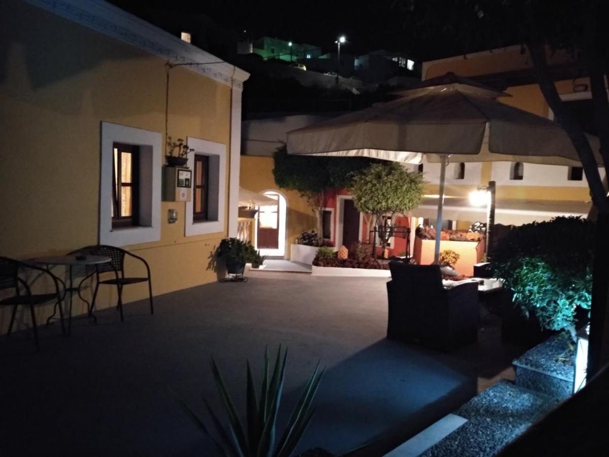 Pansion Zaharoula Hotel Fira  Exterior photo