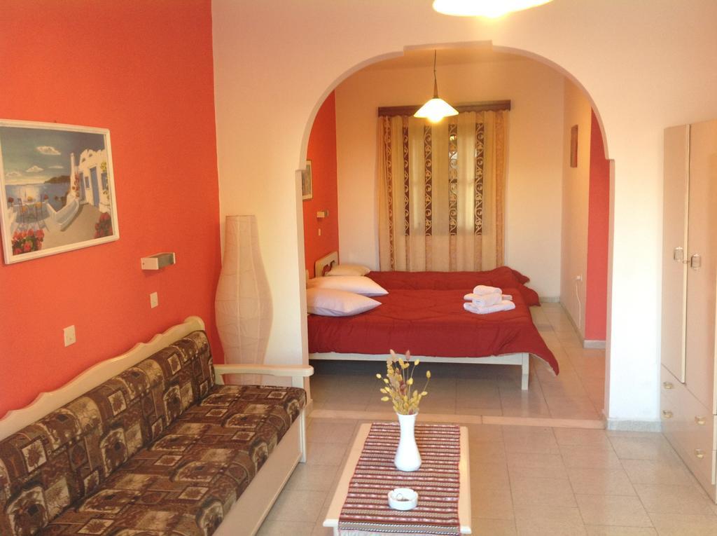 Pansion Zaharoula Hotel Fira  Exterior photo