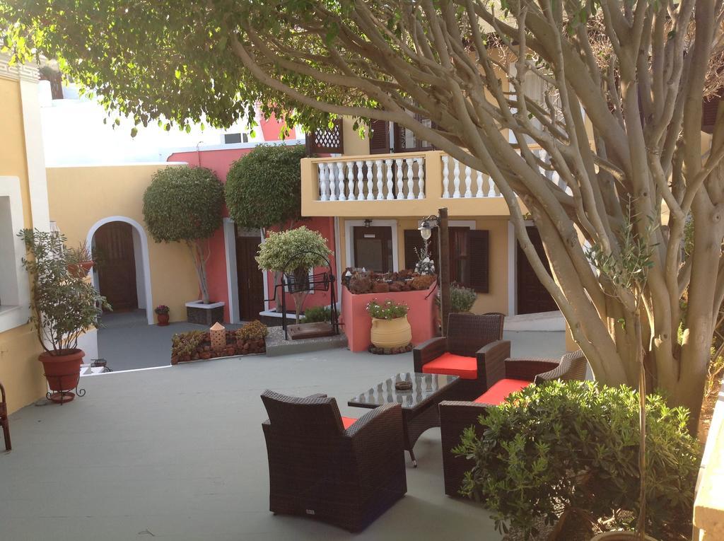 Pansion Zaharoula Hotel Fira  Exterior photo