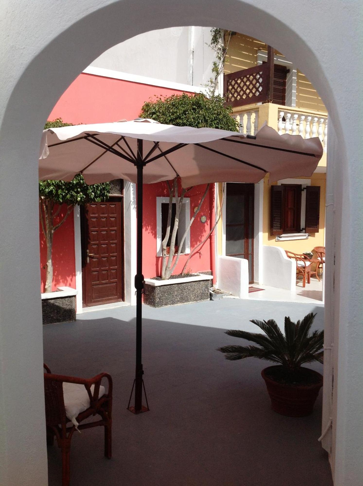 Pansion Zaharoula Hotel Fira  Exterior photo