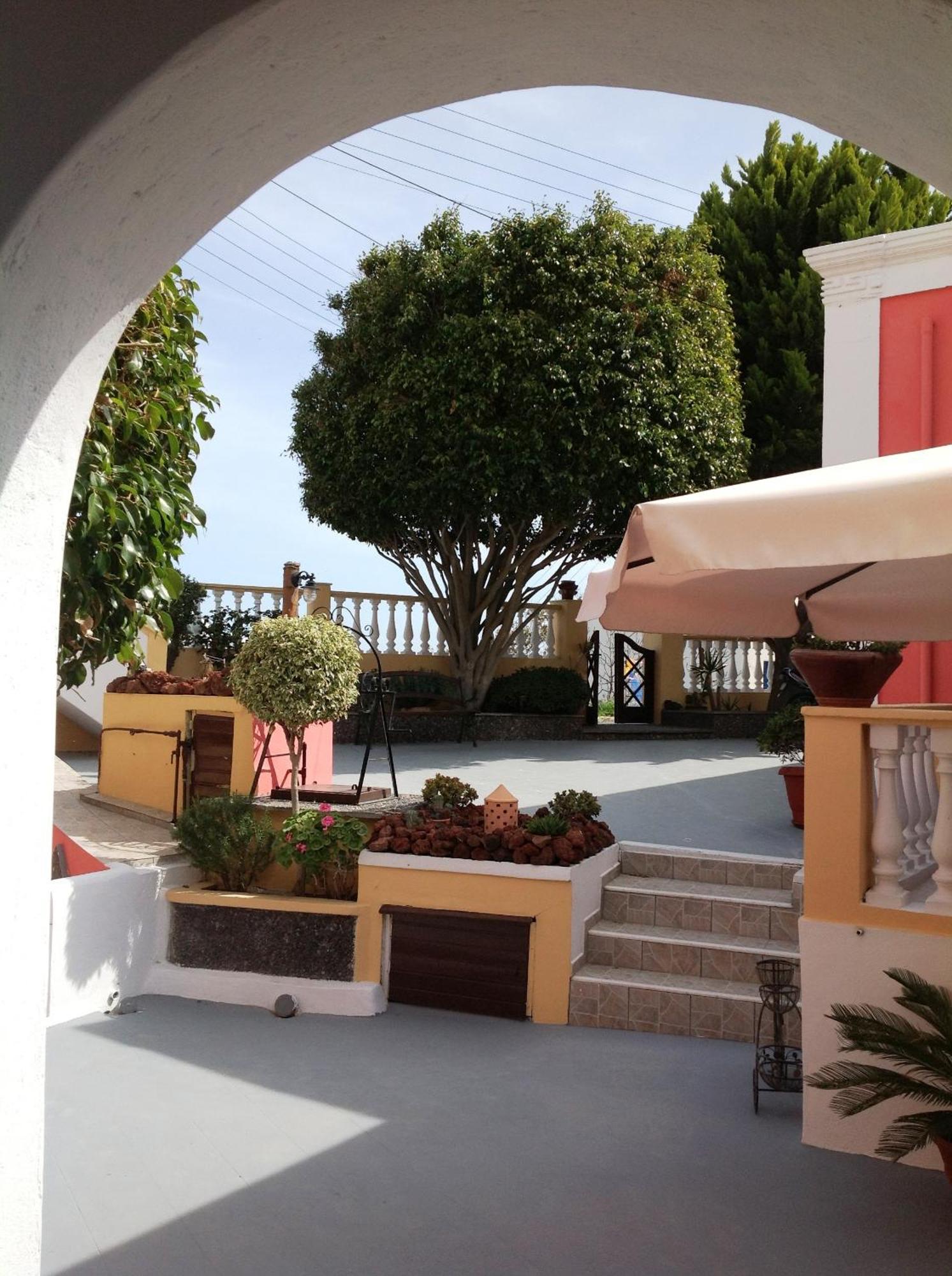 Pansion Zaharoula Hotel Fira  Exterior photo