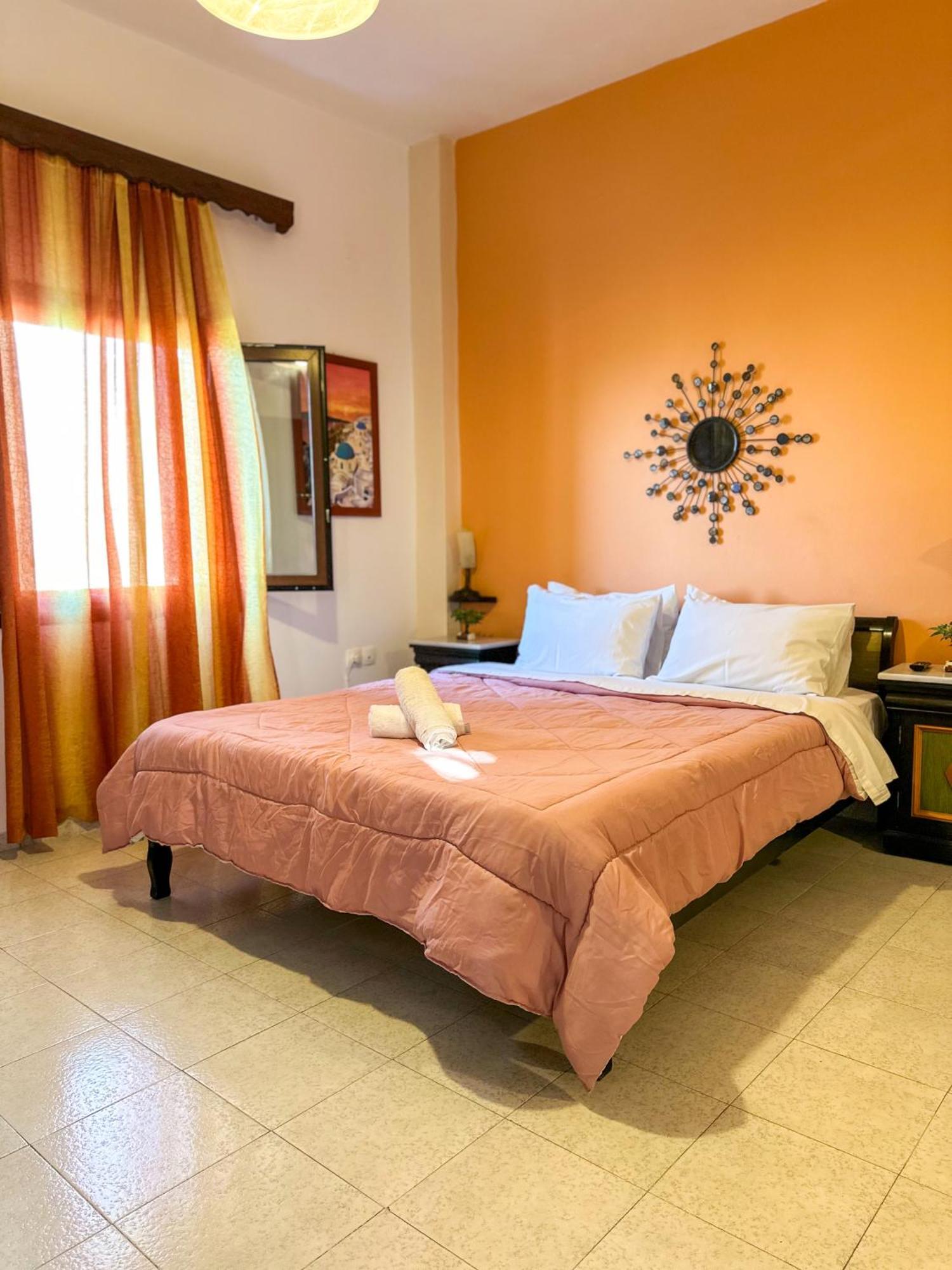 Pansion Zaharoula Hotel Fira  Exterior photo