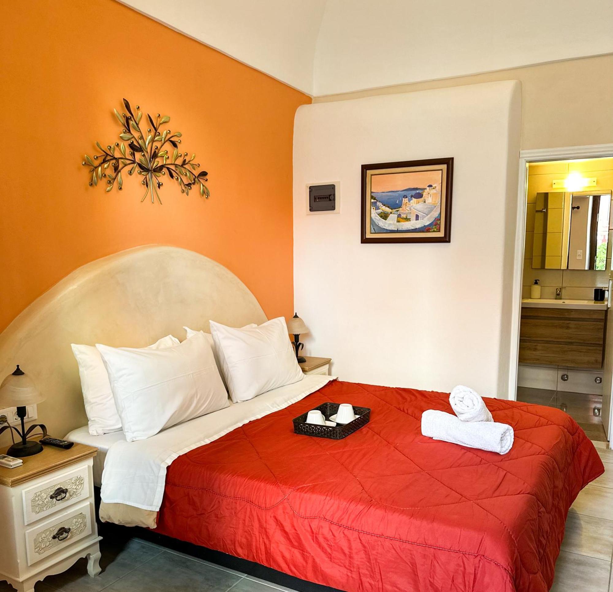 Pansion Zaharoula Hotel Fira  Exterior photo