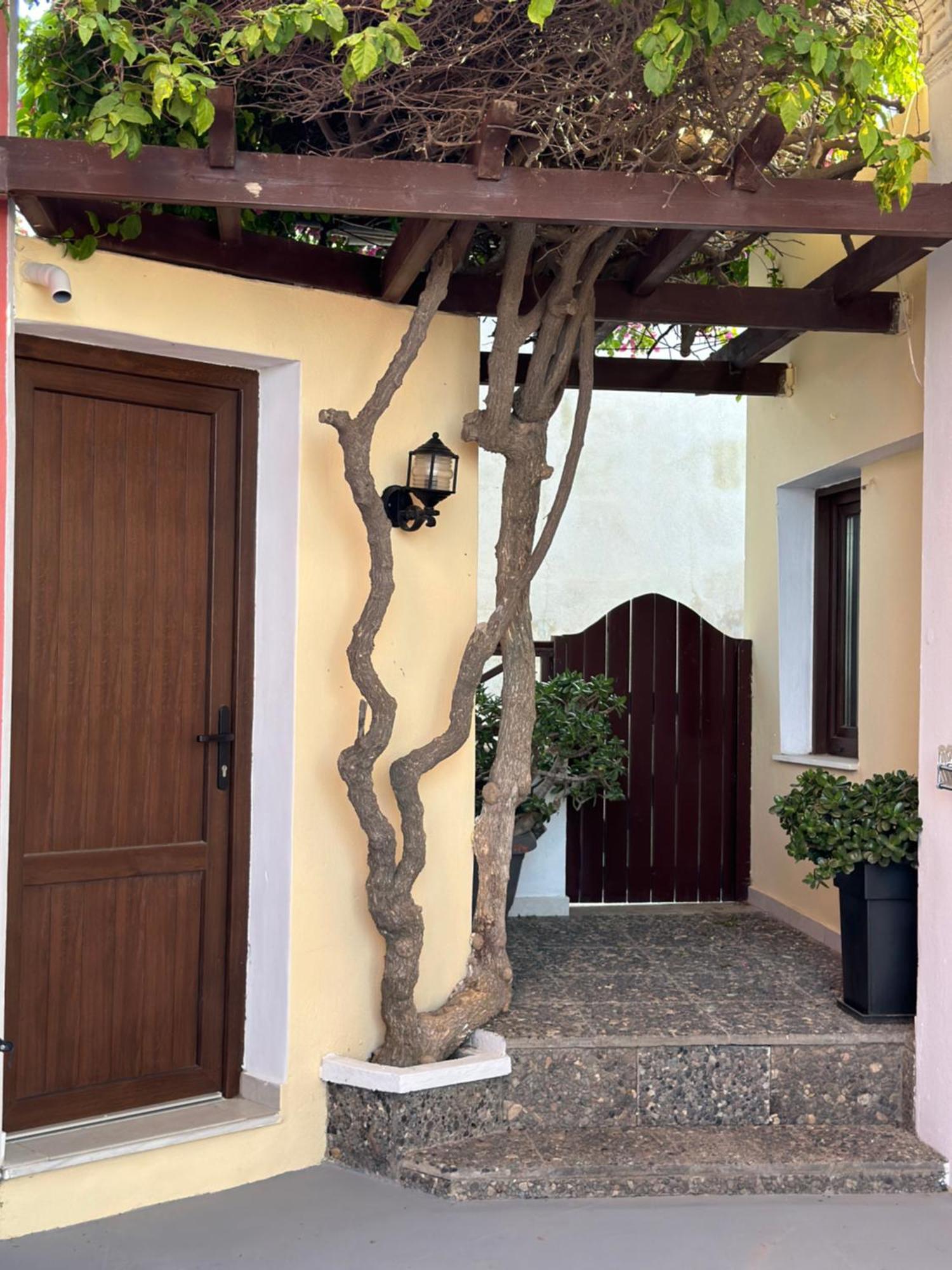 Pansion Zaharoula Hotel Fira  Exterior photo