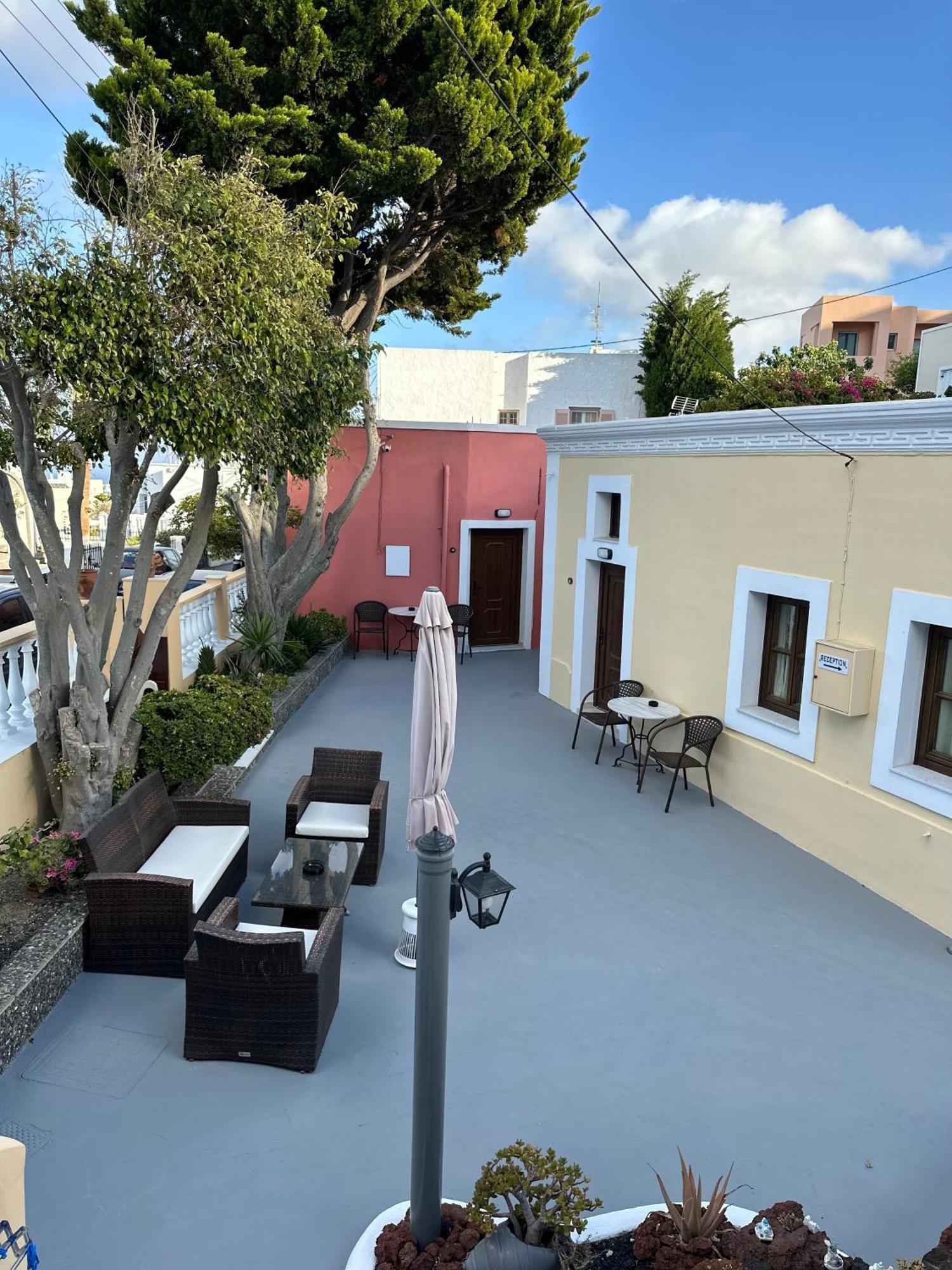 Pansion Zaharoula Hotel Fira  Exterior photo