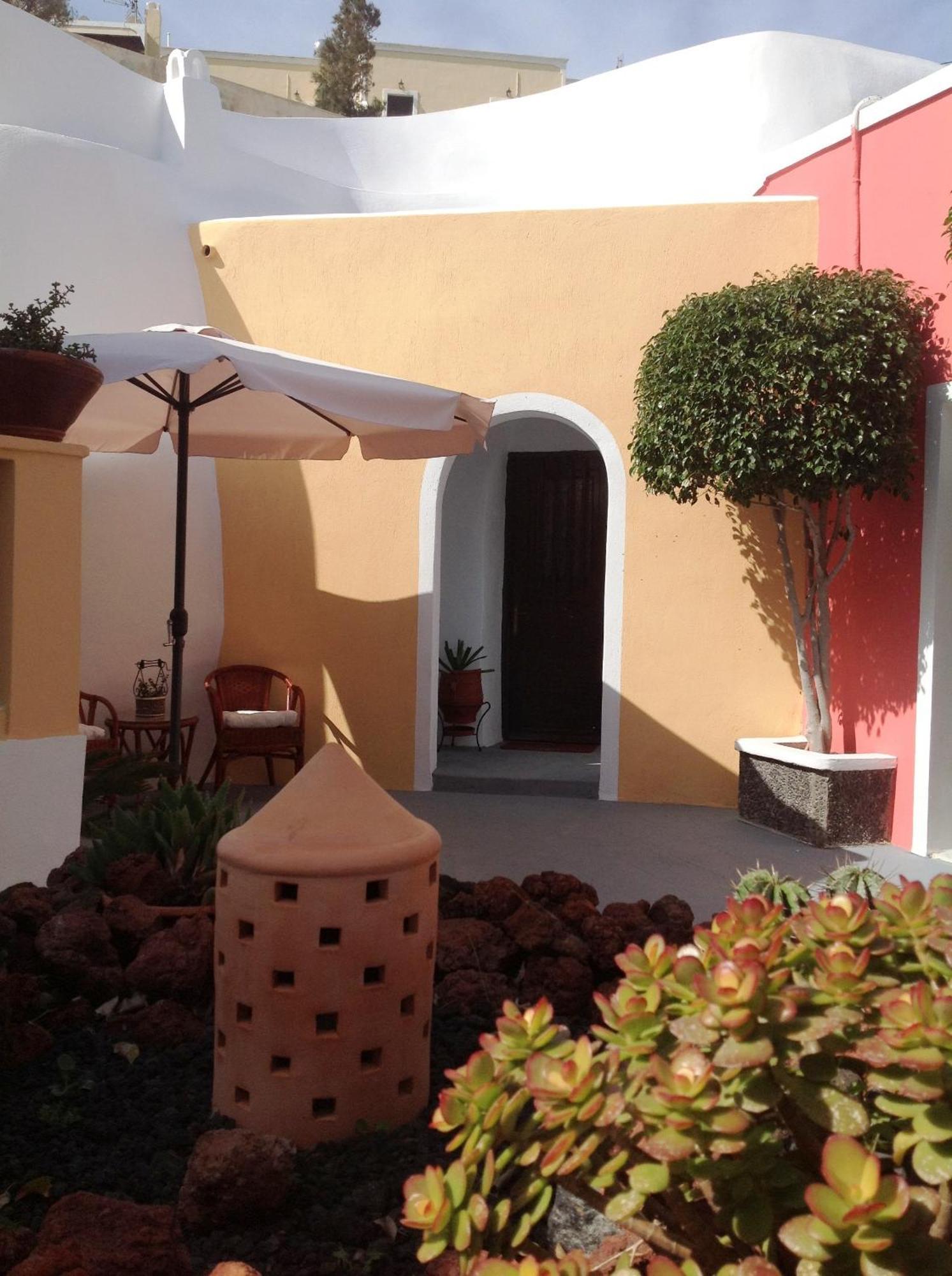 Pansion Zaharoula Hotel Fira  Exterior photo