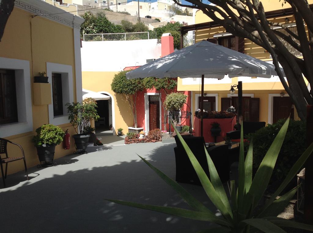 Pansion Zaharoula Hotel Fira  Exterior photo