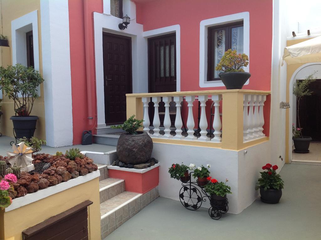 Pansion Zaharoula Hotel Fira  Exterior photo