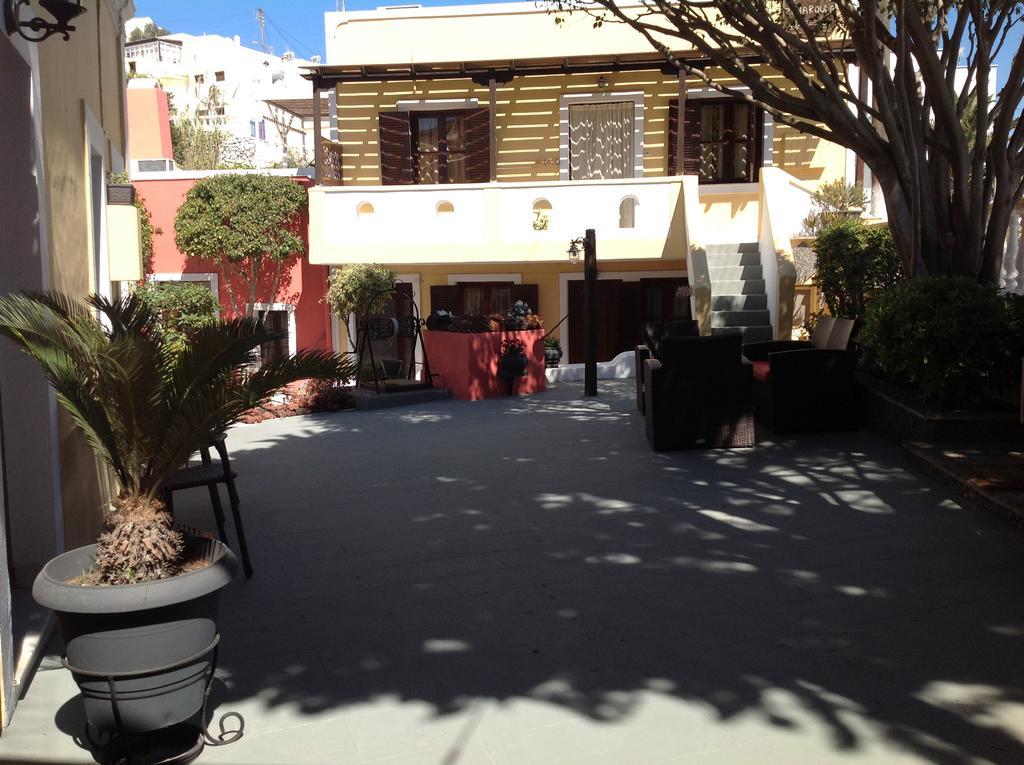 Pansion Zaharoula Hotel Fira  Exterior photo