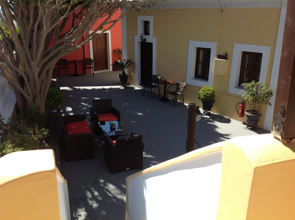 Pansion Zaharoula Hotel Fira  Exterior photo
