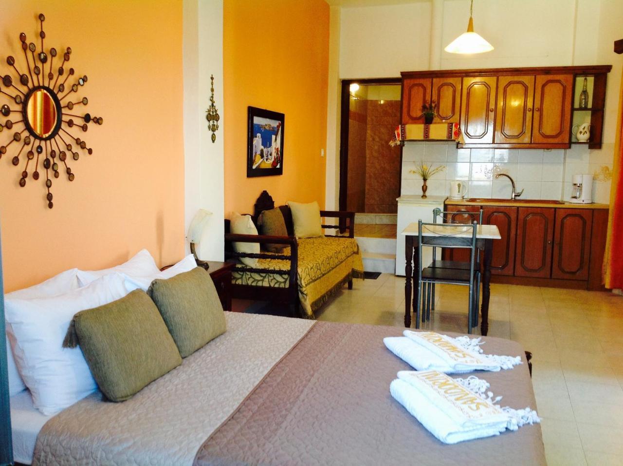 Pansion Zaharoula Hotel Fira  Exterior photo